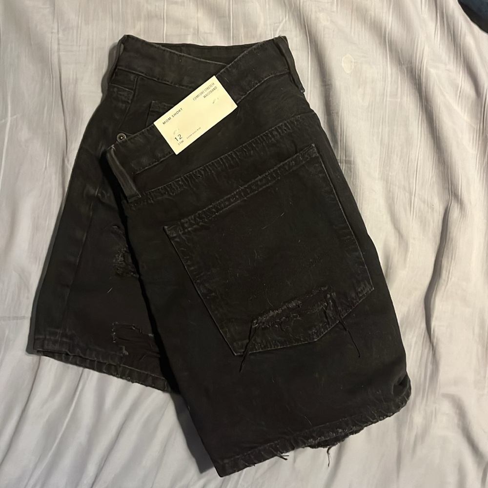 Size 12. Black. Mom Shorts. AMERICAN Eagle. Never worn. Brand new.